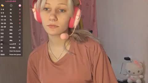 Snapshot of little_soyia chatting on September 25, 8:35 am Lana online show from September 25, 8:35 am