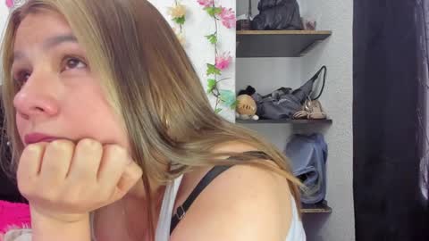 Snapshot of little_tifanny82 chatting on February 4, 6:49 pm Tifanny online show from February 4, 6:49 pm