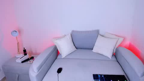 Snapshot of little_xioo chatting on September 18, 11:31 am Xiom online show from September 18, 11:31 am
