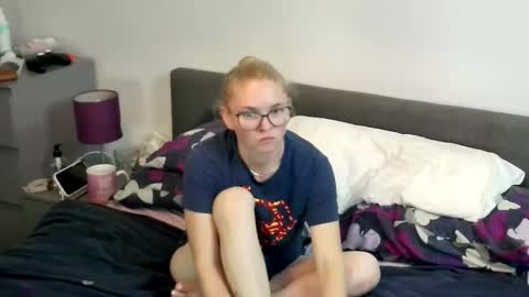 Snapshot of littleb00b00 chatting on October 10, 7:52 pm Little Boo online show from October 10, 7:52 pm