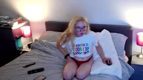 Snapshot of littleb00b00 chatting on October 2, 9:42 pm Little Boo online show from October 2, 9:42 pm