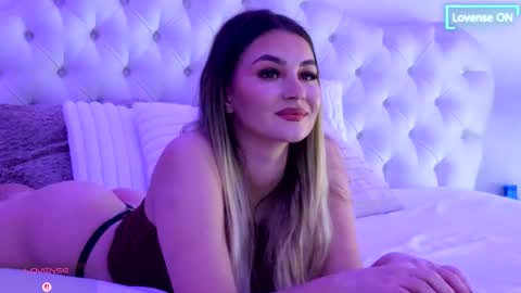 littleblondbunny online show from March 18, 6:29 am