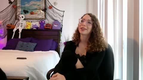 Snapshot of littledeathtrap chatting on October 6, 8:13 pm littledeathtrap online show from October 6, 8:13 pm