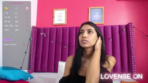 Snapshot of littlee_emilyy_ chatting on December 27, 12:56 pm Emily online show from December 27, 12:56 pm