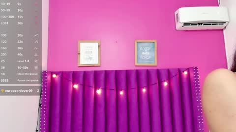 Snapshot of littlee_emilyy_ chatting on February 22, 3:01 am Emily online show from February 22, 3:01 am