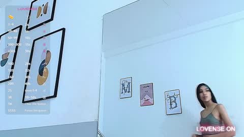 Snapshot of littlee_emilyy_ chatting on December 4, 12:03 pm Emily online show from December 4, 12:03 pm