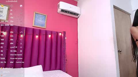 Snapshot of littlee_emilyy_ chatting on February 12, 3:07 am Emily online show from February 12, 3:07 am