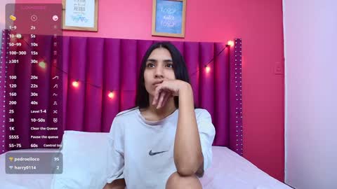 Snapshot of littlee_emilyy_ chatting on January 28, 2:53 am Emily online show from January 28, 2:53 am
