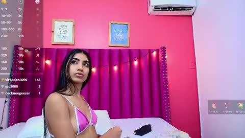 Snapshot of littlee_emilyy_ chatting on February 21, 2:50 am Emily online show from February 21, 2:50 am