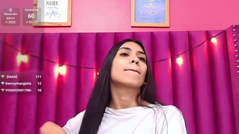 Snapshot of littlee_emilyy_ chatting on February 6, 3:06 am Emily online show from February 6, 3:06 am