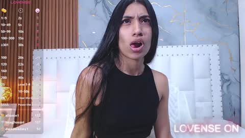 Snapshot of littlee_emilyy_ chatting on January 14, 2:50 am Emily online show from January 14, 2:50 am