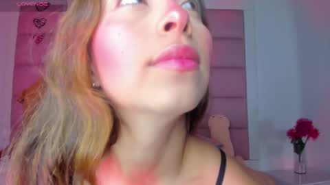 littlee_emma_ online show from January 8, 3:19 am