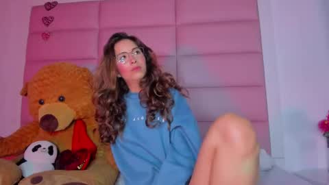 littlee_emma_ online show from January 17, 4:06 am