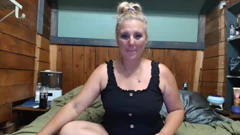 lisanixs online show from July 8, 7:27 pm