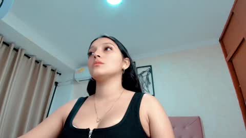 Snapshot of littlemolly_pregnant chatting on March 10, 2:28 am Sarahs Room online show from March 10, 2:28 am