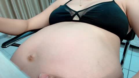 Snapshot of littlemolly_pregnant chatting on March 11, 10:53 pm Sarahs Room online show from March 11, 10:53 pm