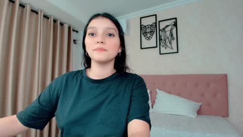 Snapshot of littlemolly_pregnant chatting on January 24, 3:11 am Sarahs Room online show from January 24, 3:11 am