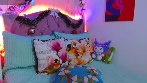 Snapshot of littlerouse_ chatting on December 10, 2:05 am Ruby Rouse online show from December 10, 2:05 am