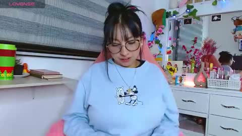 Snapshot of littlerouse_ chatting on January 7, 1:06 am Ruby Rouse online show from January 7, 1:06 am