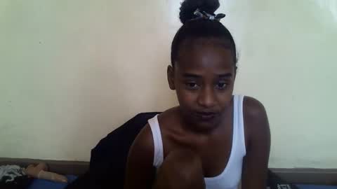 littlesandie online show from November 12, 6:33 am