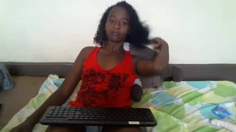 Snapshot of littlesandie chatting on December 21, 5:36 am littlesandie online show from December 21, 5:36 am