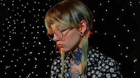 Niki  free tg channel with some photos gifs and info about streams  online show from December 22, 5:01 am