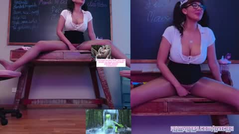 Snapshot of livecleo chatting on October 14, 5:32 am Cleo Patra online show from October 14, 5:32 am