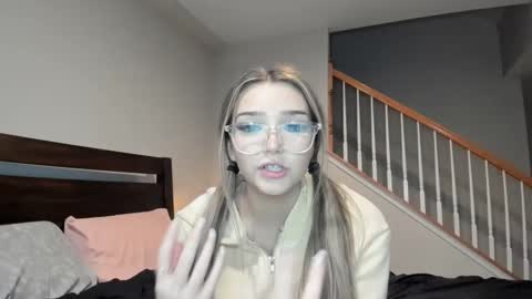 Livvy online show from December 17, 4:56 am