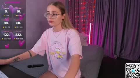 My name is Livy Nice to meet you  Thumbs up please its important online show from September 25, 5:33 pm