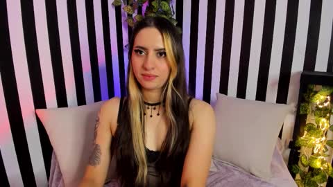 Snapshot of liz_goth chatting on October 17, 2:20 pm Liz online show from October 17, 2:20 pm