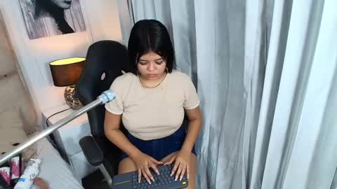 Snapshot of lizz_tender chatting on February 13, 8:17 am Lizz online show from February 13, 8:17 am