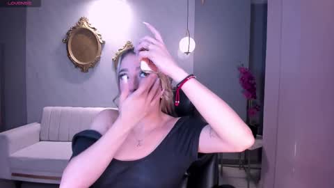 Lizz online show from November 19, 4:12 am