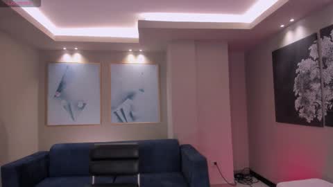 Lizzi  online show from March 14, 4:08 pm