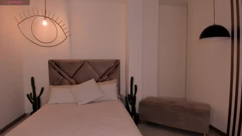 Lizzi  online show from March 21, 3:39 pm