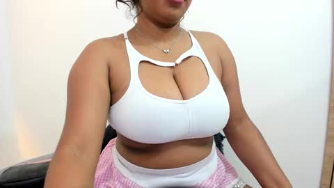 lizzie_williamss online show from November 18, 7:20 am