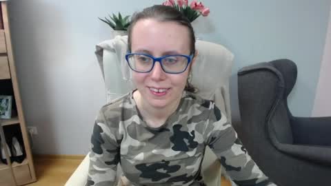 Lizzy online show from April 27, 4:20 am