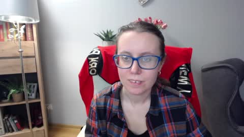 Lizzy online show from April 9, 4:59 am