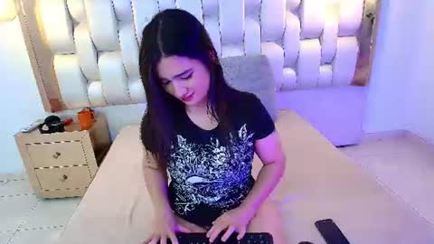 LIZZY RAVEN online show from July 28, 12:12 pm