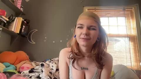 Snapshot of lizzyylovesick chatting on March 3, 1:48 pm lizzybunny online show from March 3, 1:48 pm