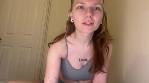 Snapshot of lizzyylovesick chatting on October 22, 7:19 pm lizzybunny online show from October 22, 7:19 pm
