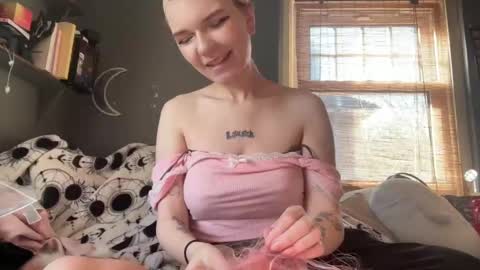 Snapshot of lizzyylovesick chatting on February 28, 1:47 pm lizzybunny online show from February 28, 1:47 pm