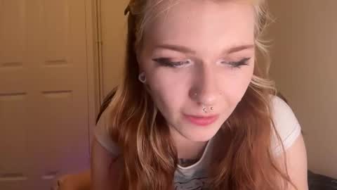 Snapshot of lizzyylovesick chatting on September 9, 7:13 pm lizzybunny online show from September 9, 7:13 pm