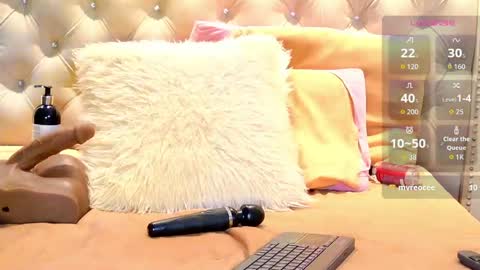  LOANA  online show from June 4, 6:01 pm
