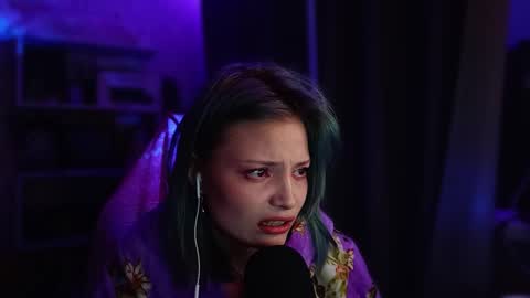 lola online show from November 28, 9:56 am