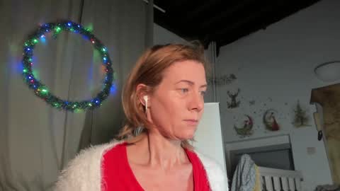 Snapshot of lola_belgium chatting on January 1, 2:42 pm lola_belgium online show from January 1, 2:42 pm