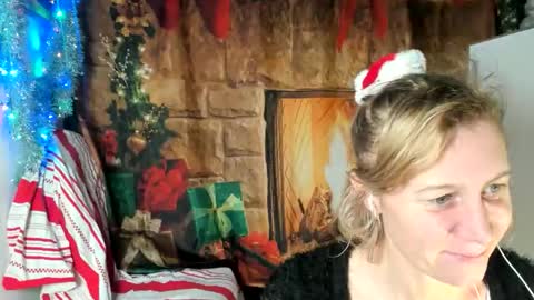 lola_belgium online show from December 15, 6:35 pm