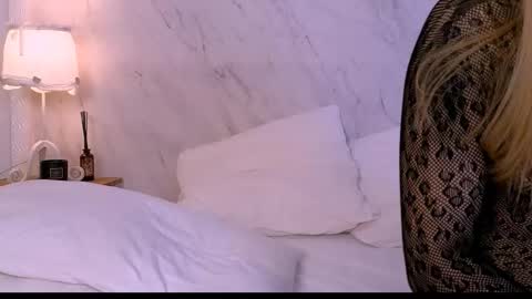 lola_lewis online show from March 1, 2:11 am