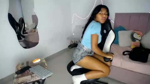 lola_lustrum online show from June 15, 3:45 pm