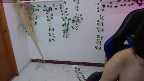 Lola  online show from May 11, 1:57 pm