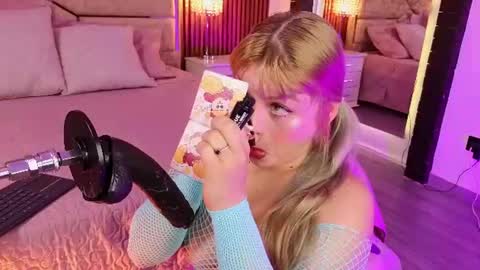 Lola Angel online show from June 23, 8:18 pm